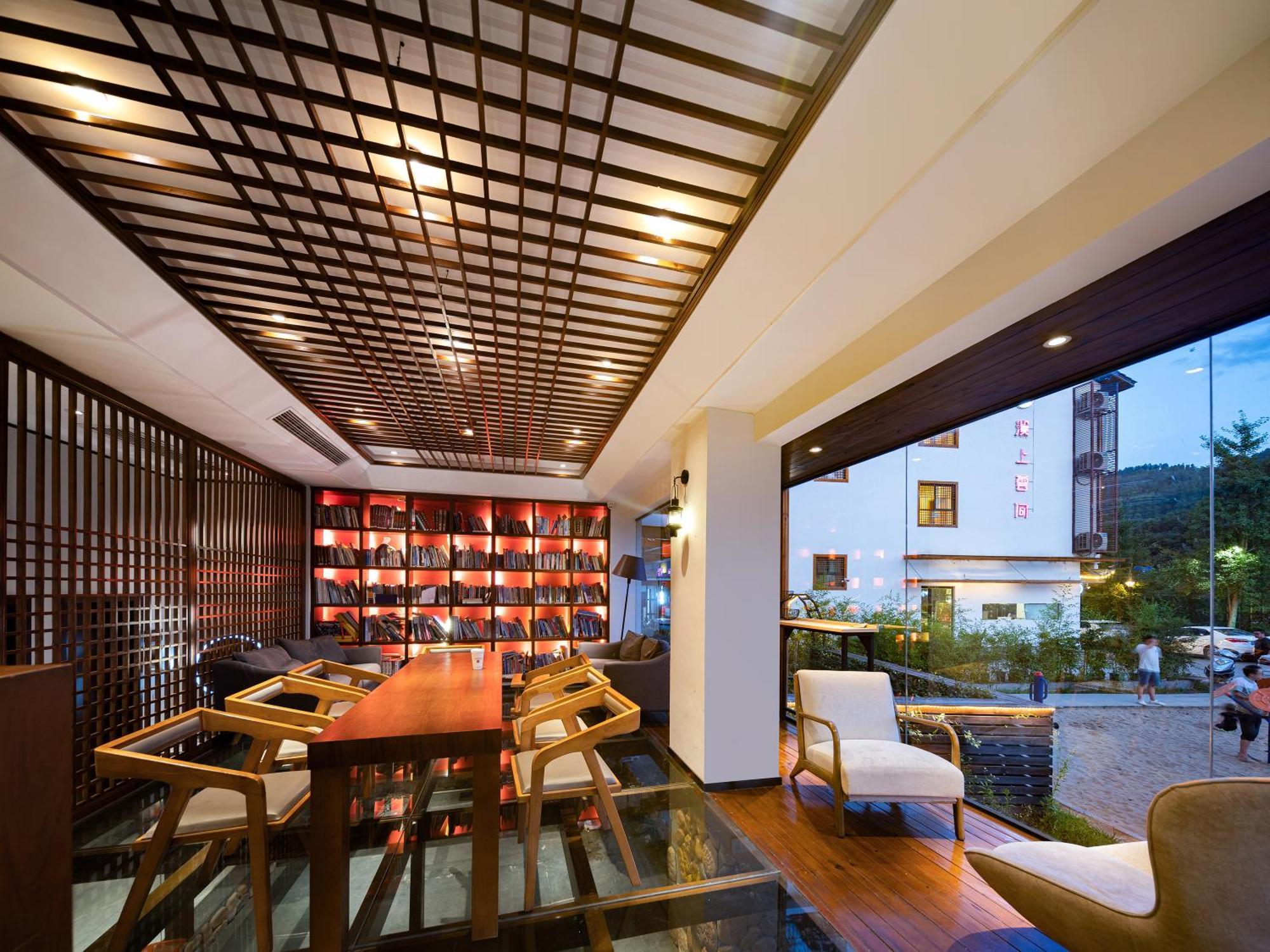 張家界武陵源北岸輕奢客棧 森林公園店 Hotel Zhangjiajie Exterior photo