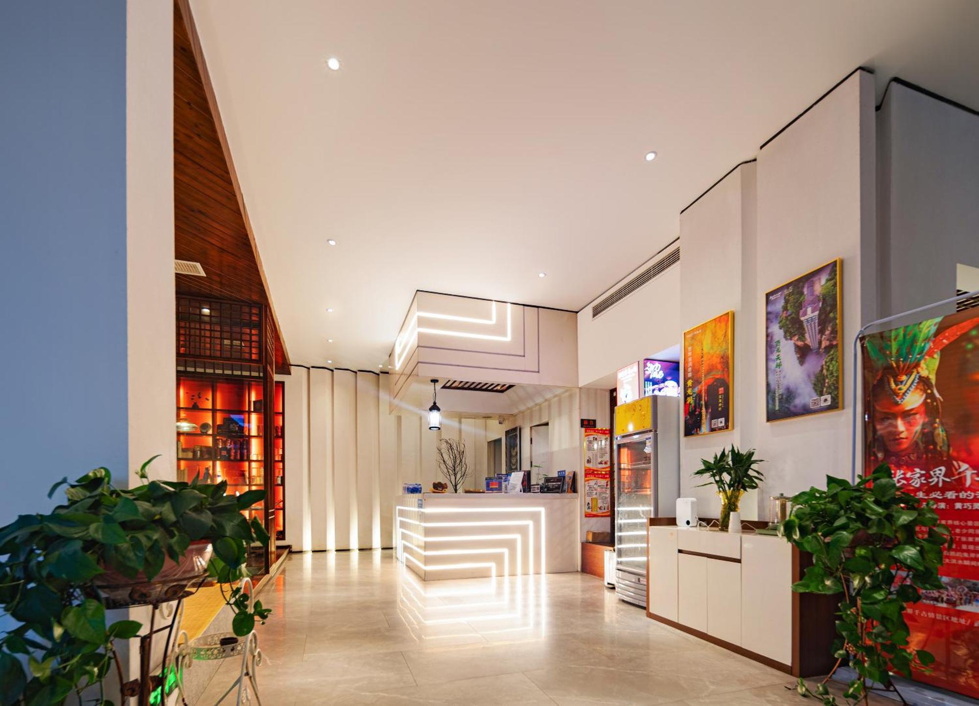張家界武陵源北岸輕奢客棧 森林公園店 Hotel Zhangjiajie Exterior photo