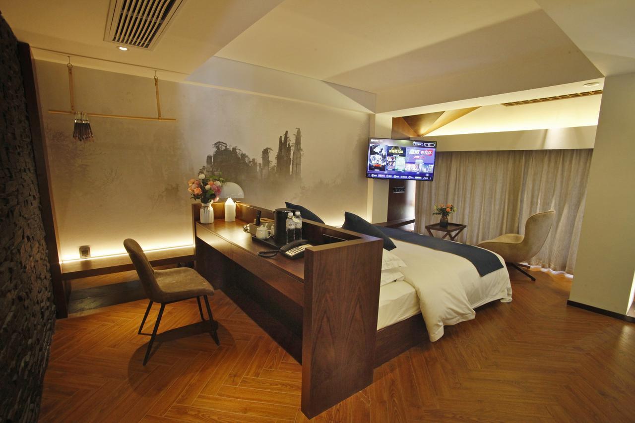 張家界武陵源北岸輕奢客棧 森林公園店 Hotel Zhangjiajie Exterior photo